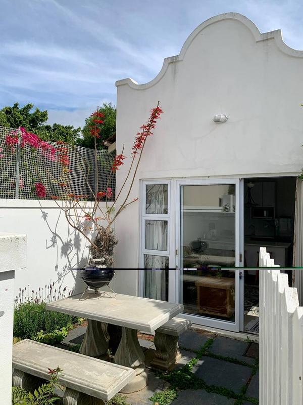 To Let 1 Bedroom Property for Rent in Signal Hill Western Cape